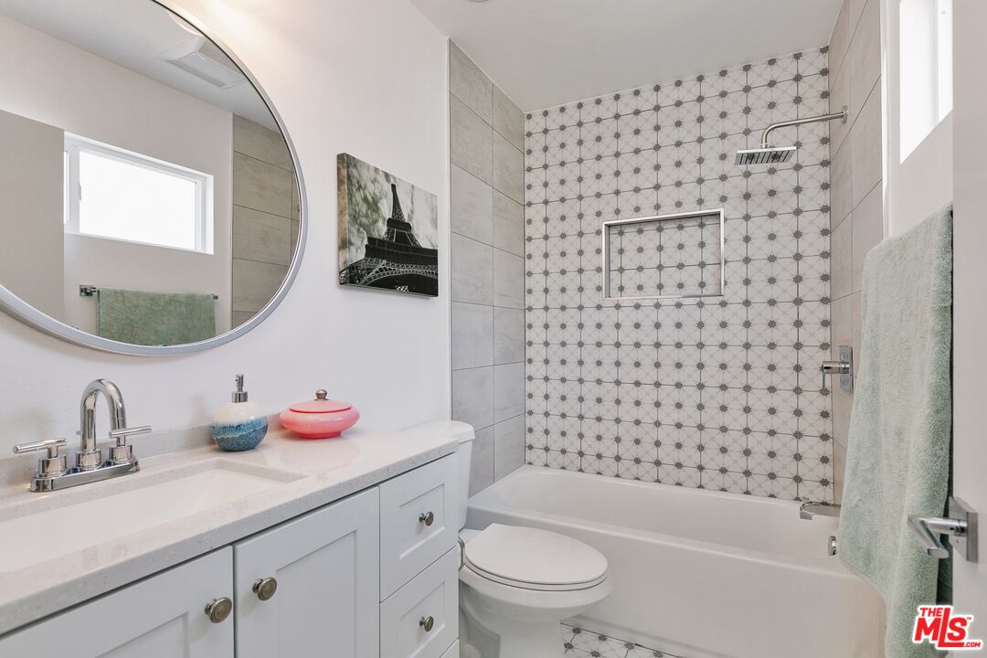 Van Nuys Condo: 6736 Woodley Avenue