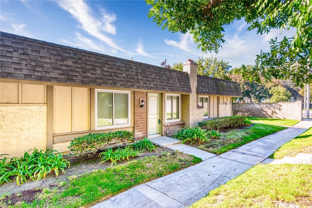 Anaheim Condo: 961 South Mintwood Lane