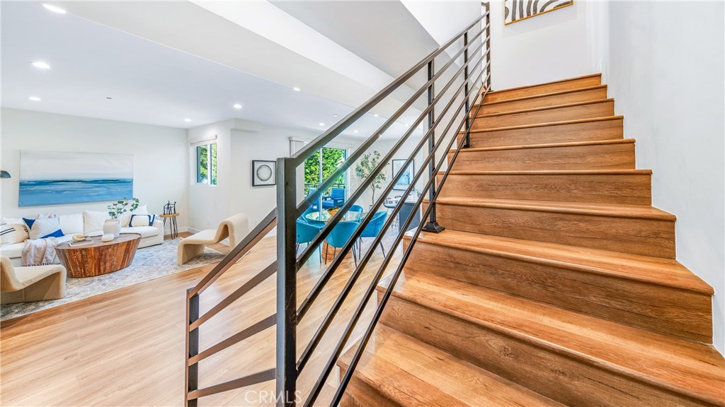 Granada Hills Condo: 17158 Chatsworth Street