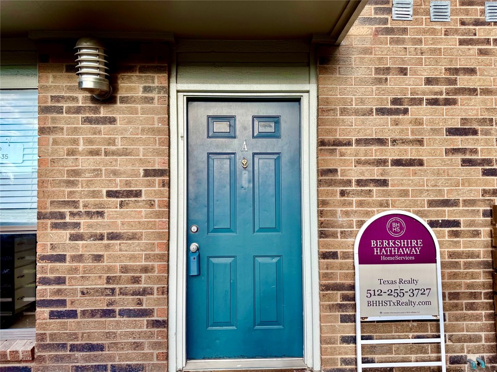 Austin Condo: 2018 West Rundberg Lane