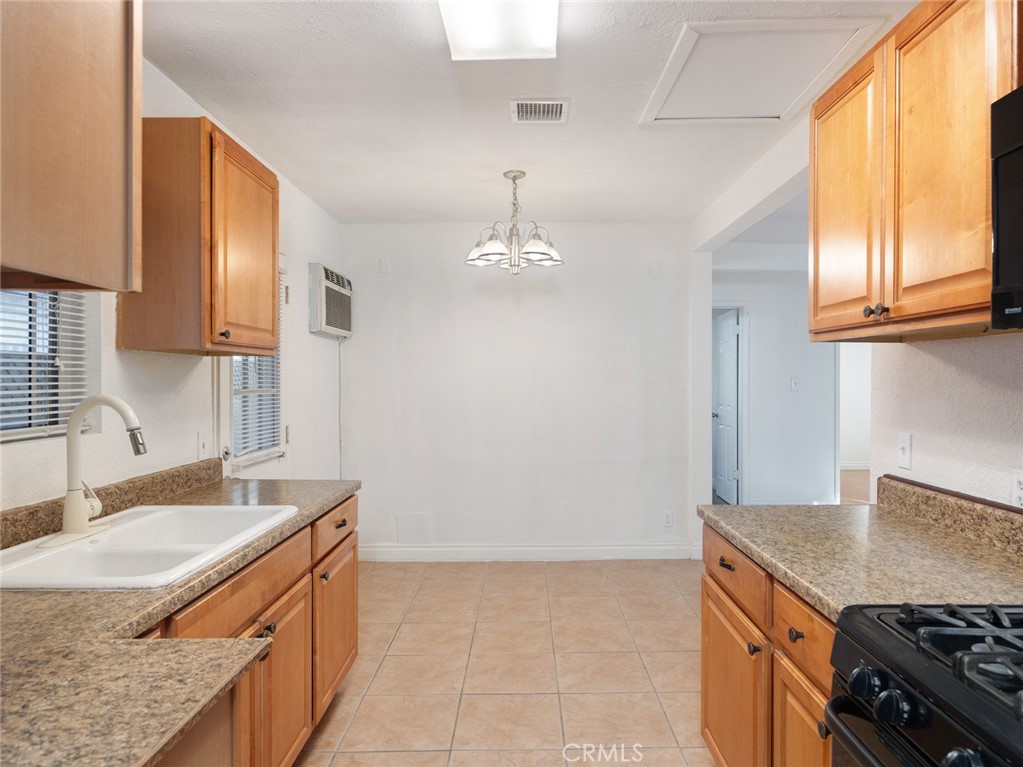 Woodland Hills Condo: 5020 Topanga Canyon Boulevard