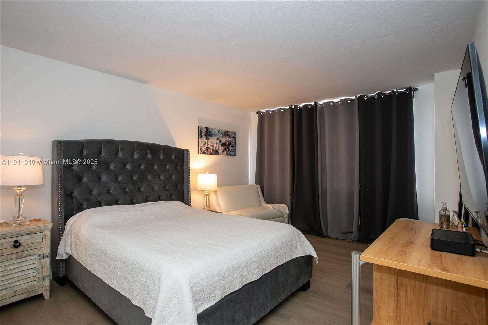 Hallandale Beach Condo: 137 Golden Isles Drive