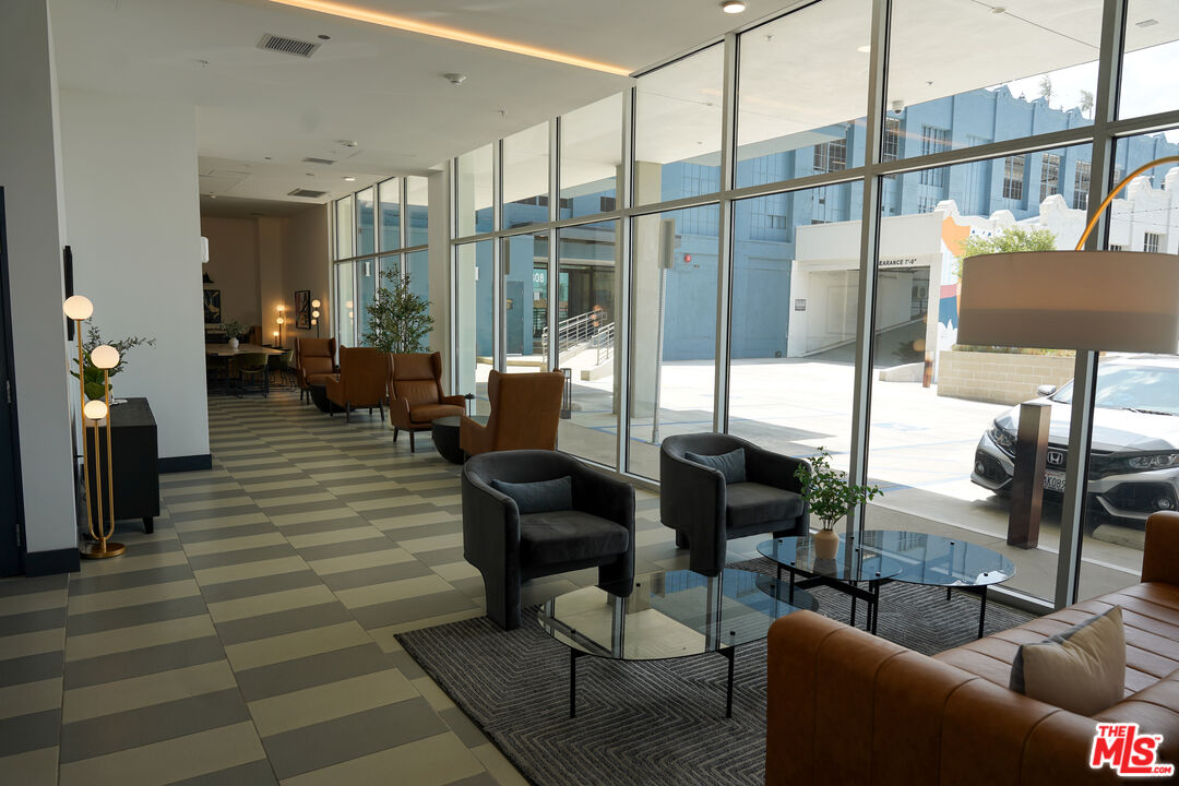 Los Angeles Condo: 800 Western Avenue