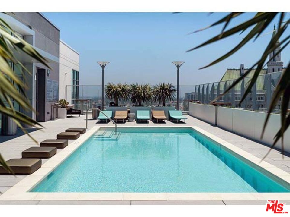 Long Beach Condo: 707 East Ocean Boulevard