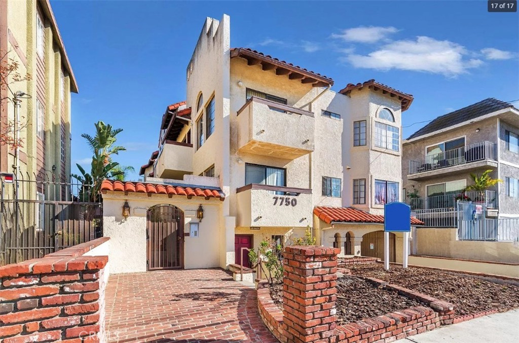 North Hollywood Condo: 7750 Laurel Canyon Boulevard