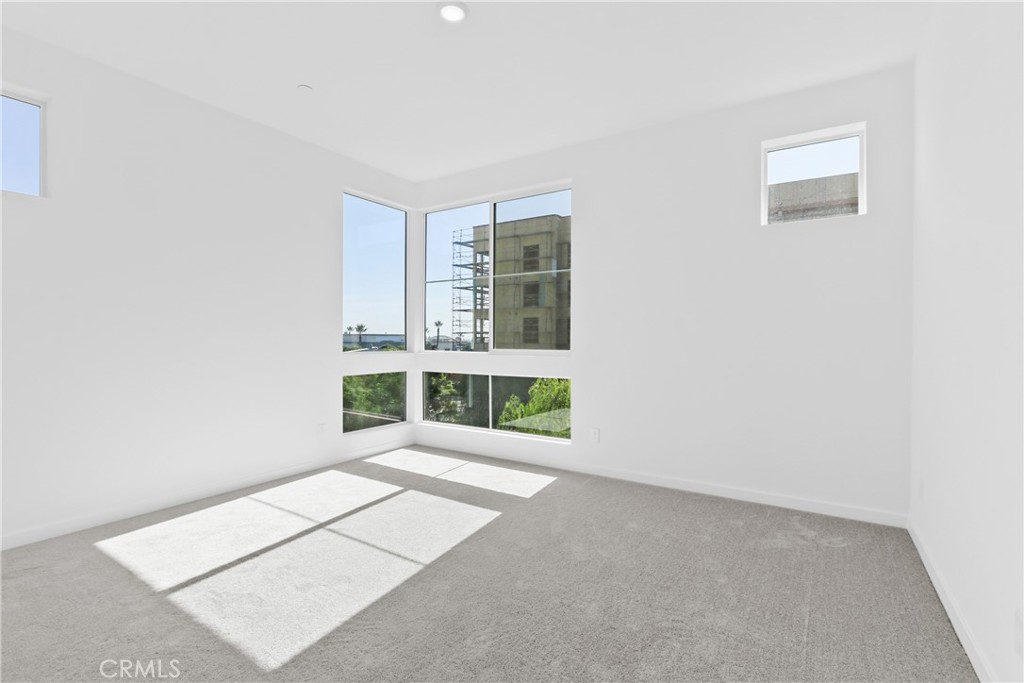 Ontario Condo: 960 North Tangent Privado