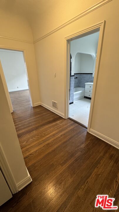 Los Angeles Condo: 326 1/2 North Sycamore Avenue