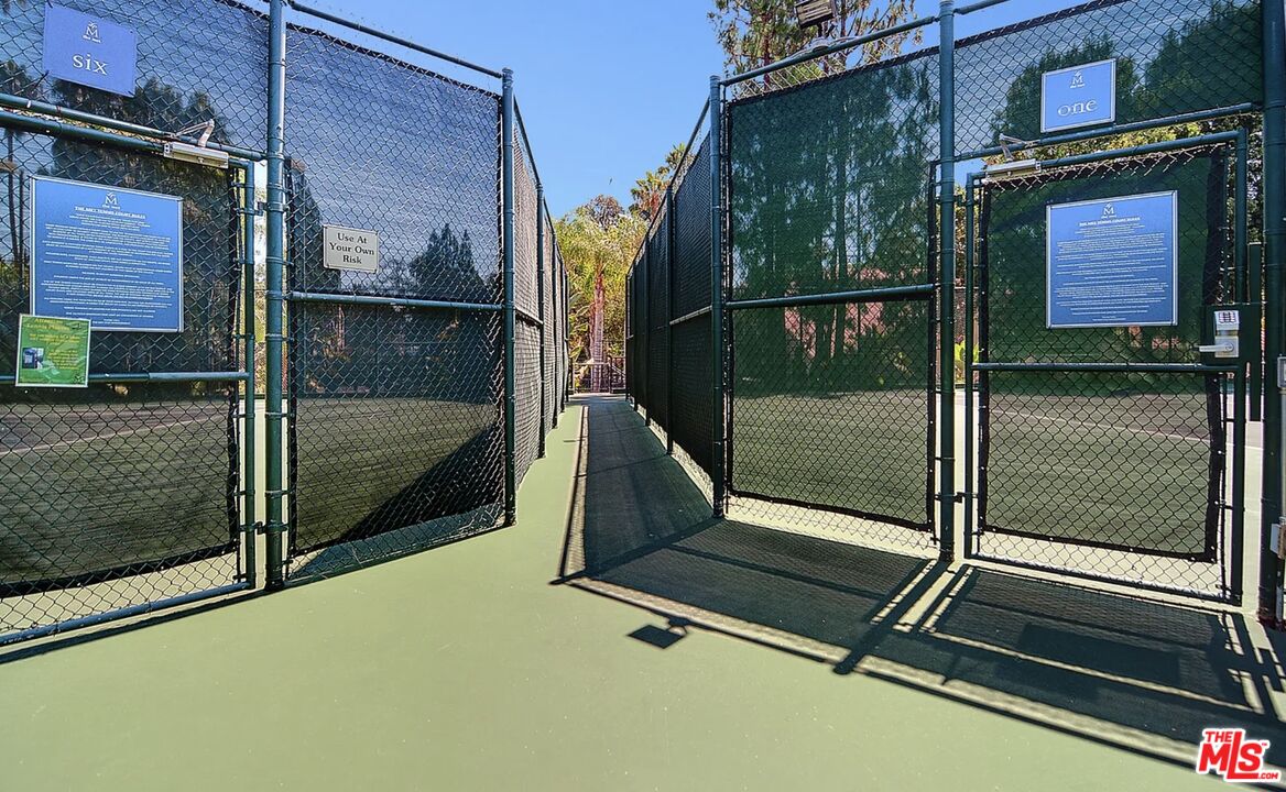 Woodland Hills Condo: 5545 Canoga Avenue