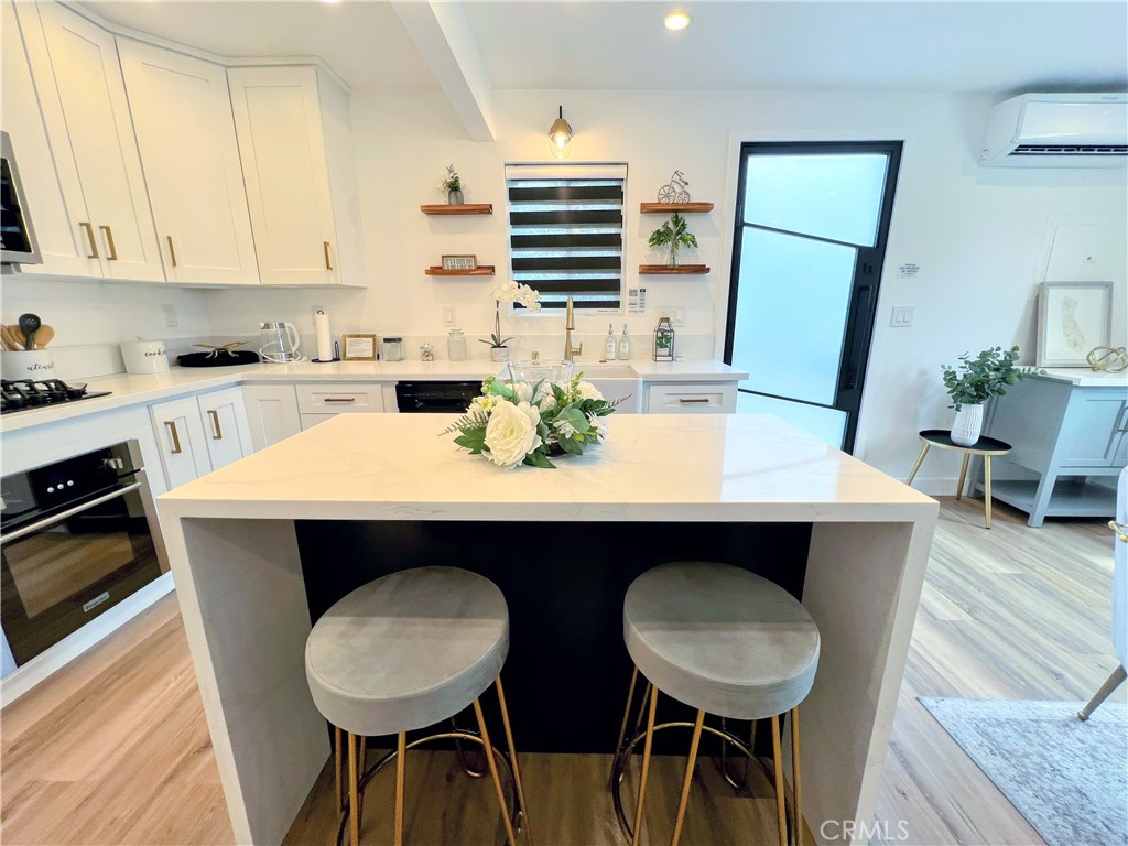 Woodland Hills Condo: 5311 Lockhurst Drive