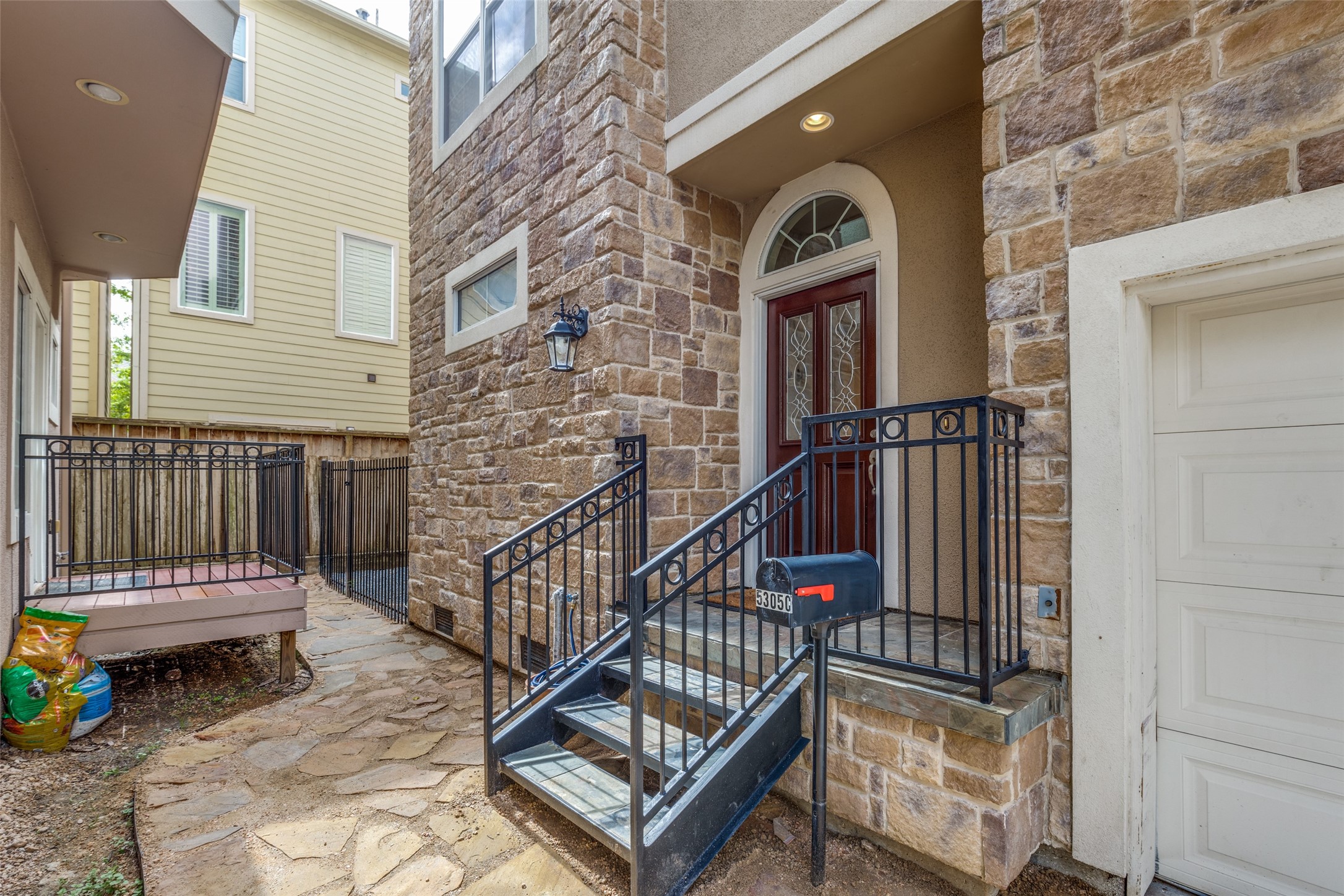 Houston Condo: 5305 Egbert Street