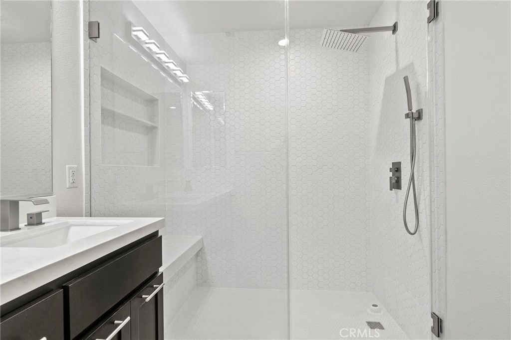 Woodland Hills Condo: 21301 Erwin Street