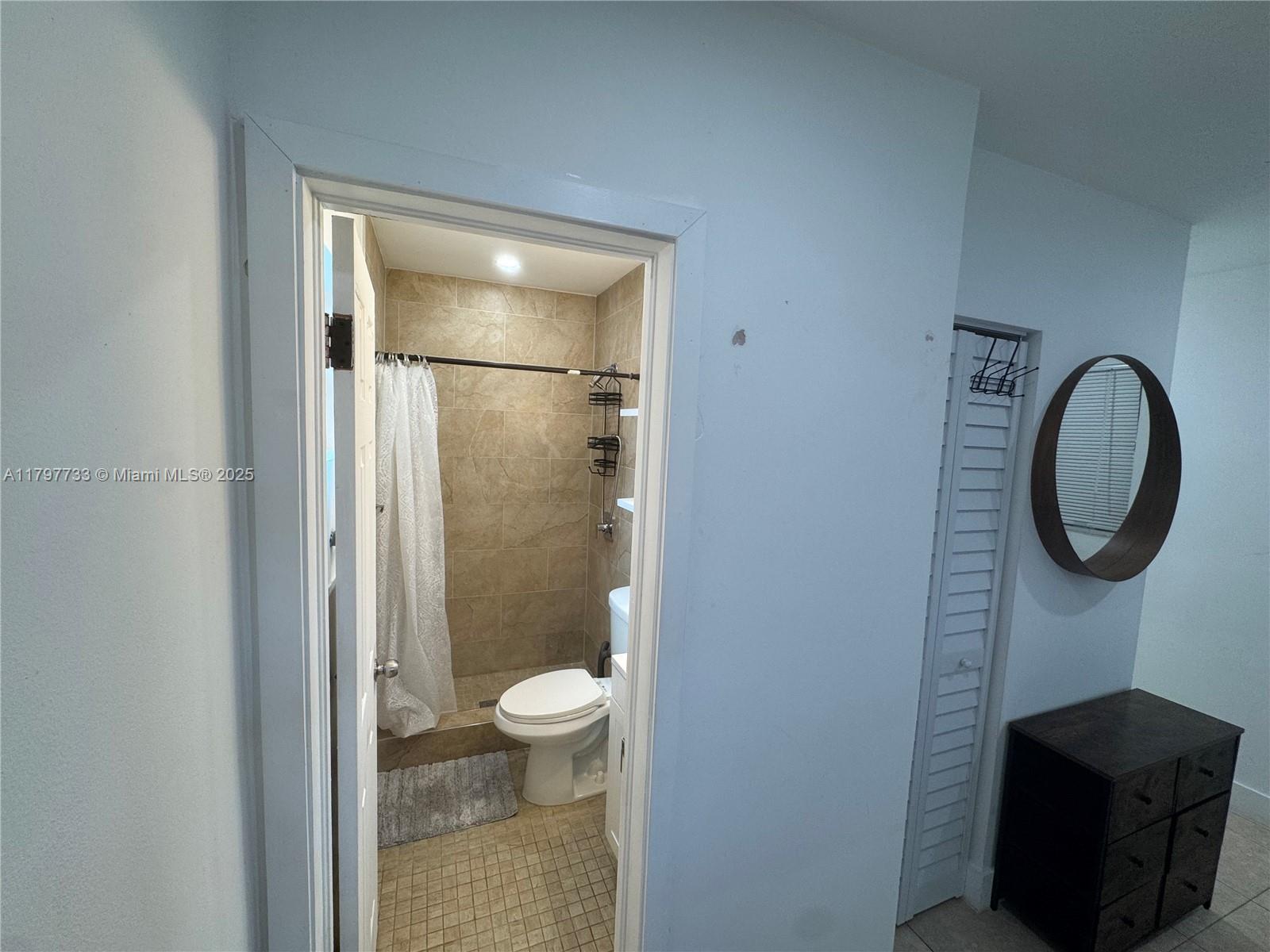 Miami Condo: 320 Northeast 160th Street