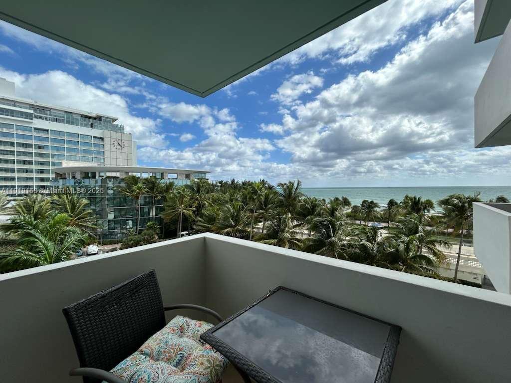 Miami Beach Condo: 2899 Collins Avenue