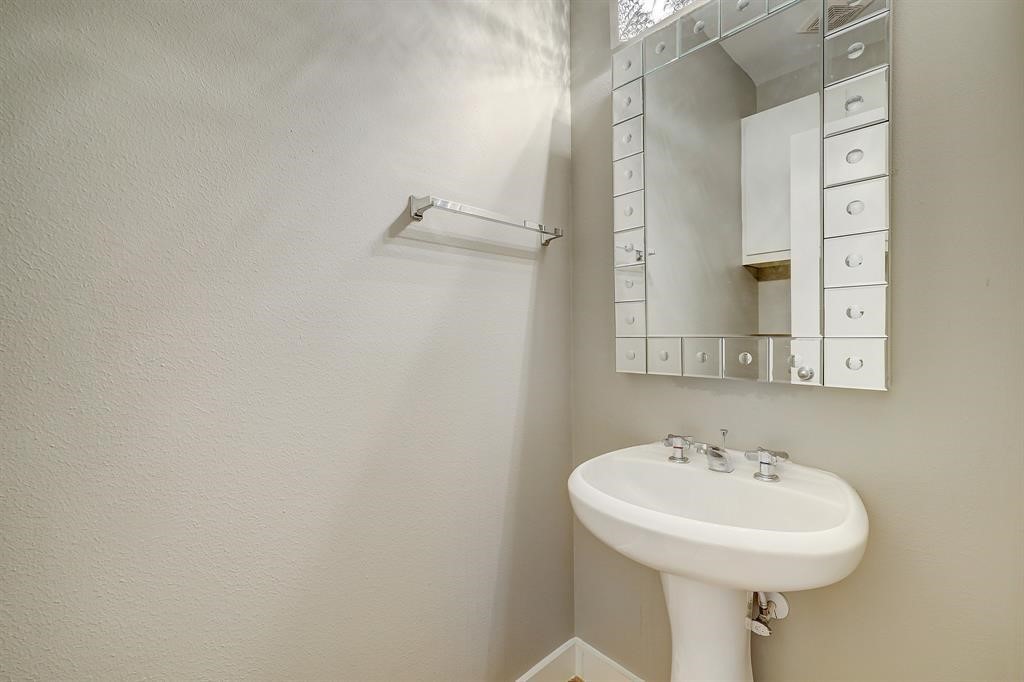 Houston Condo: 9805 Riddlelink Lane