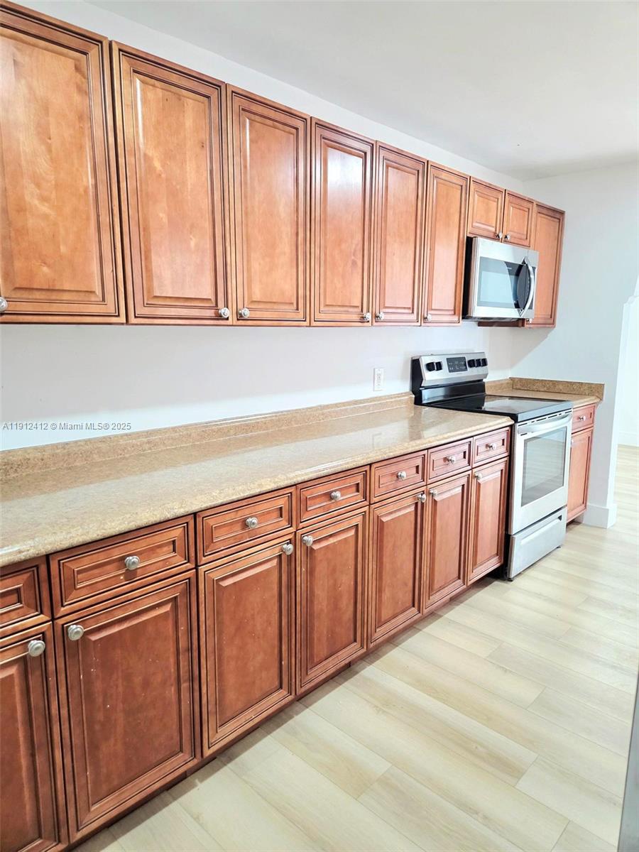 Hollywood Condo: 6432 Dewey Street