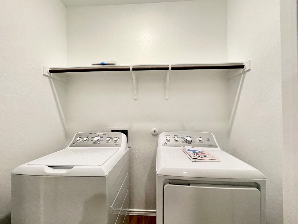 Maxwell Condo: 332 Amber Glen