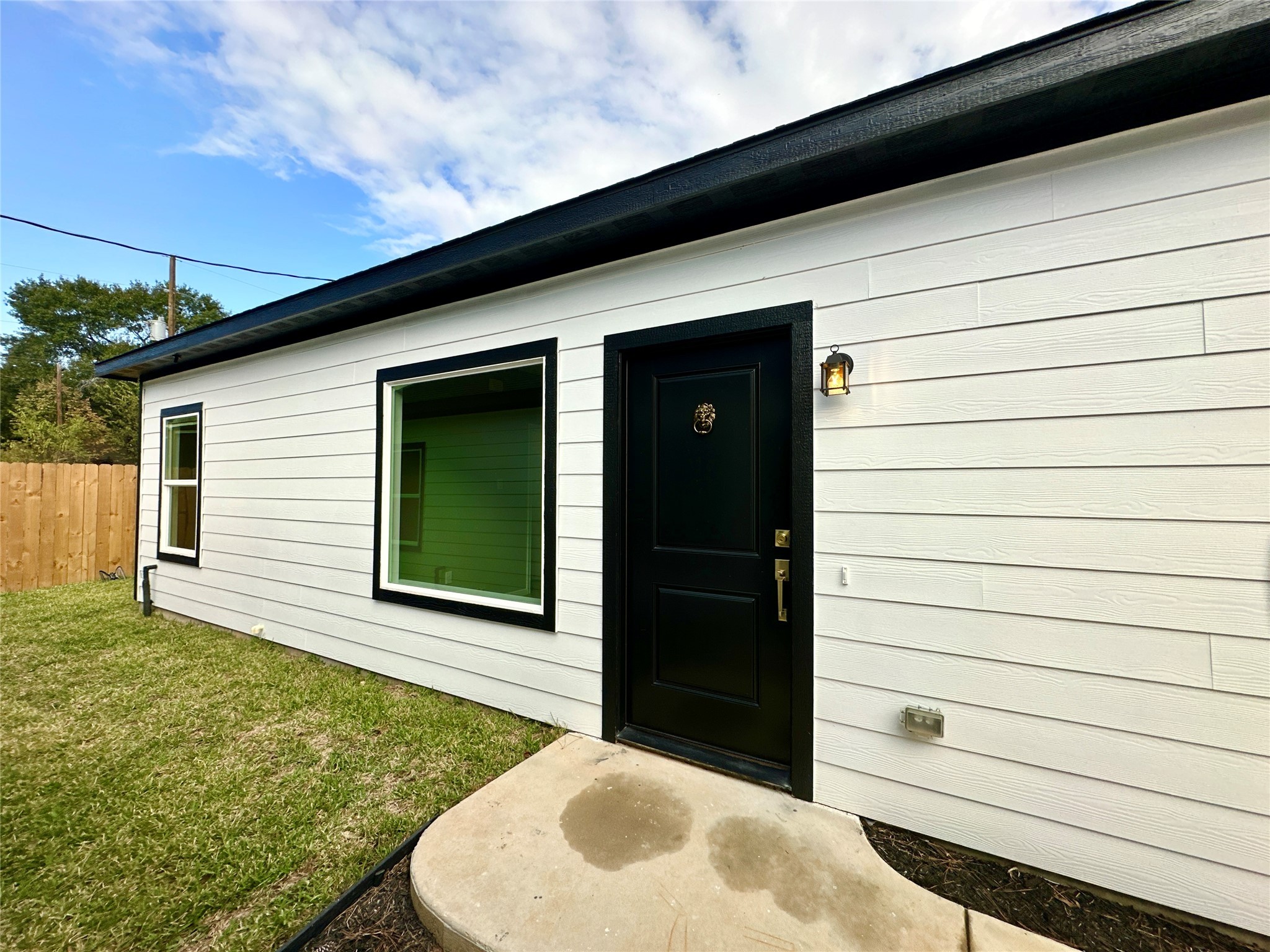 Willis Condo: 11555 Persimmon Street