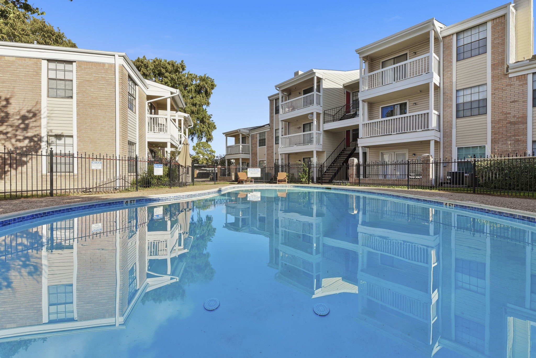 Houston Condo: 2750 Holly Hall Street