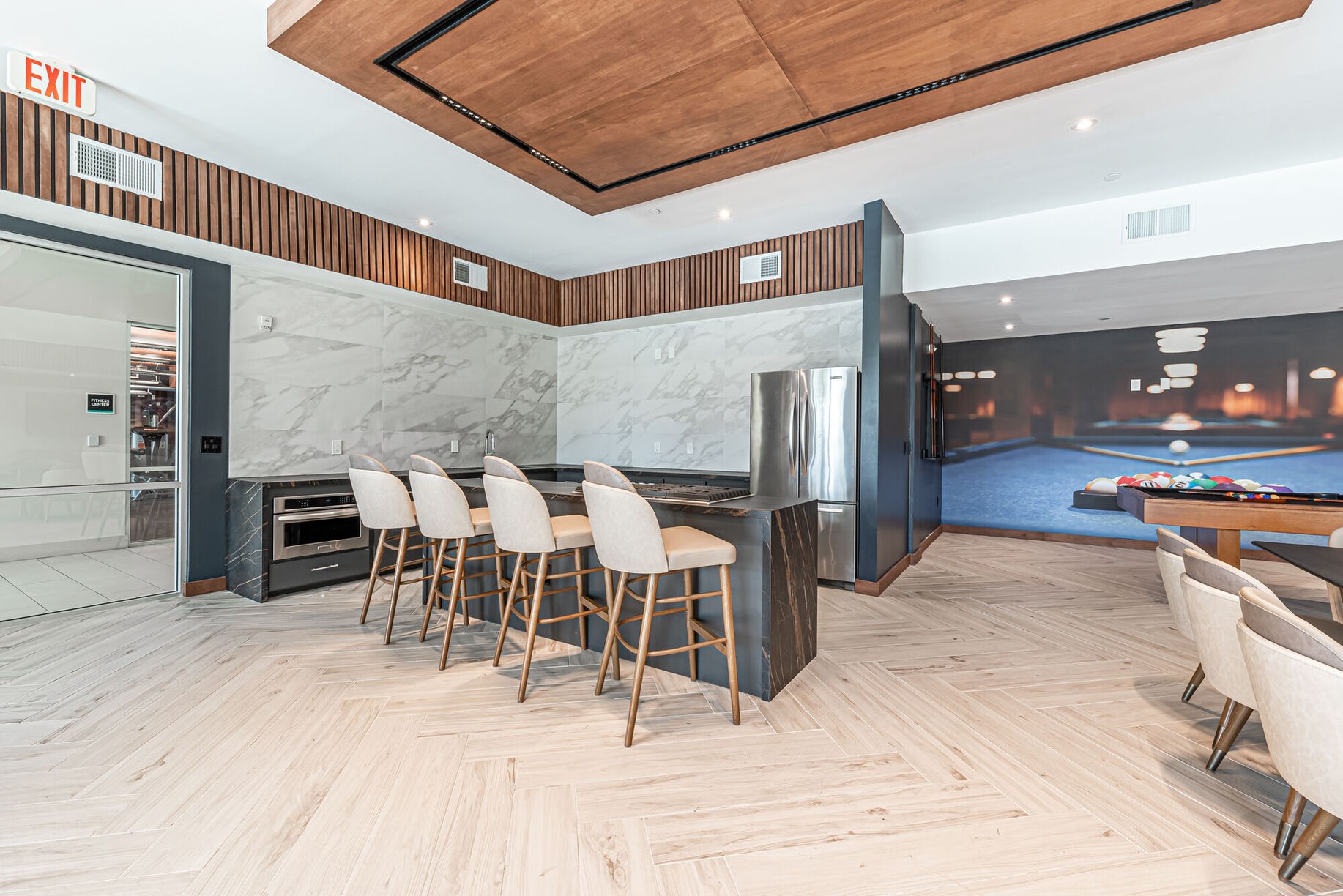 Houston Condo: 8877 Lakes At 610 Drive