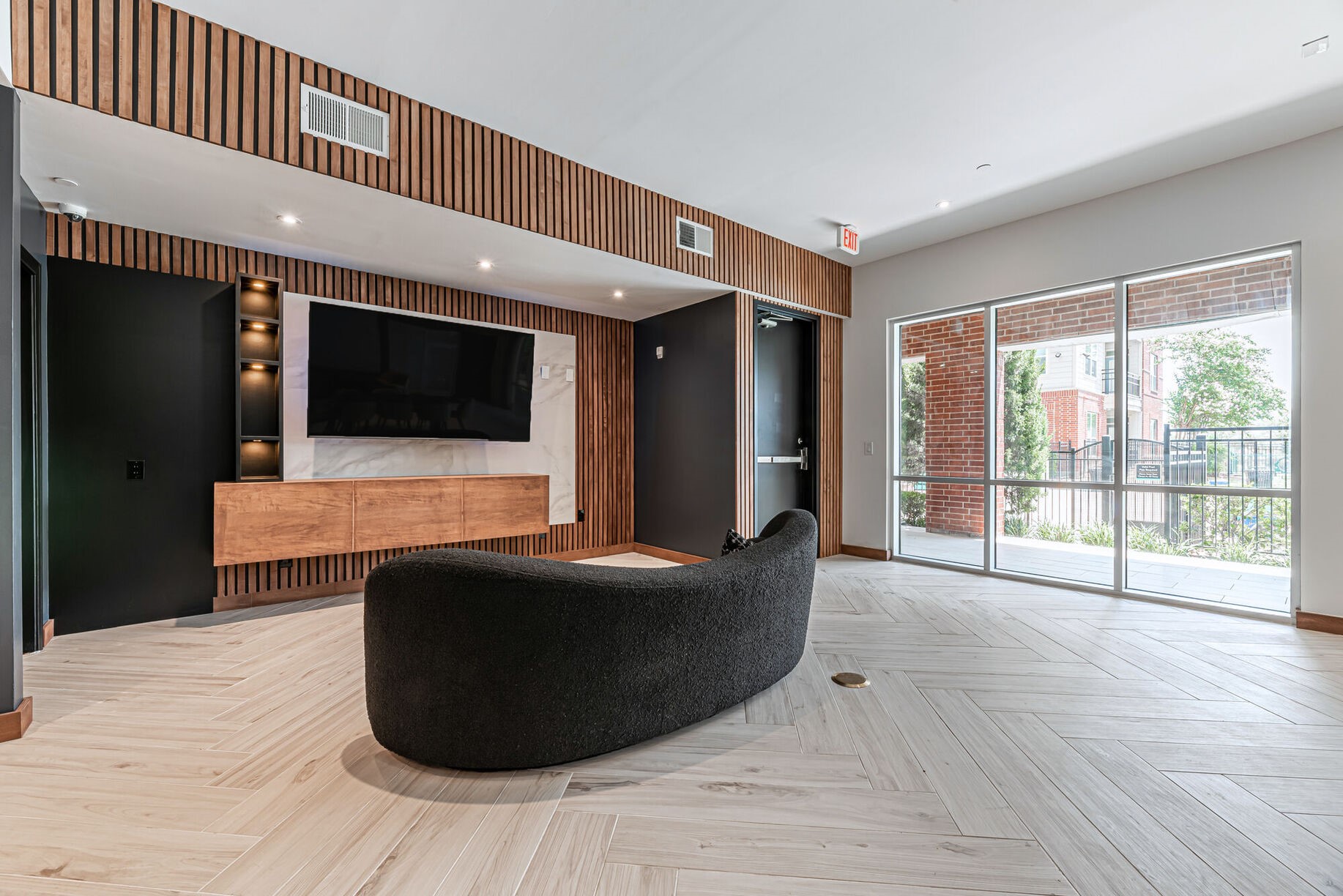 Houston Condo: 8877 Lakes At 610 Drive