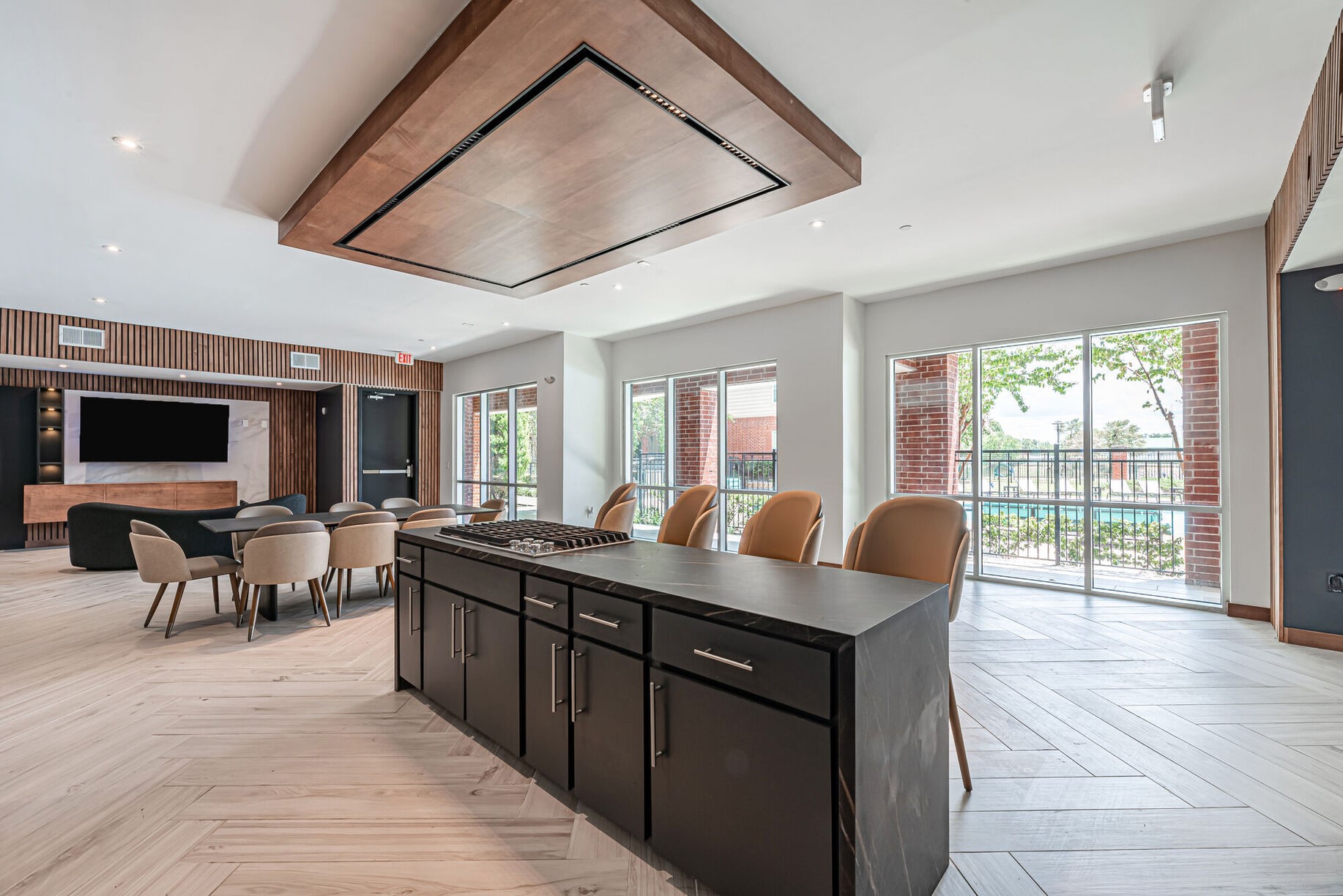 Houston Condo: 8877 Lakes At 610 Drive