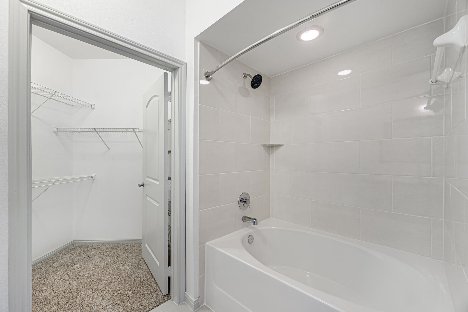 Houston Condo: 8877 Lakes At 610 Drive