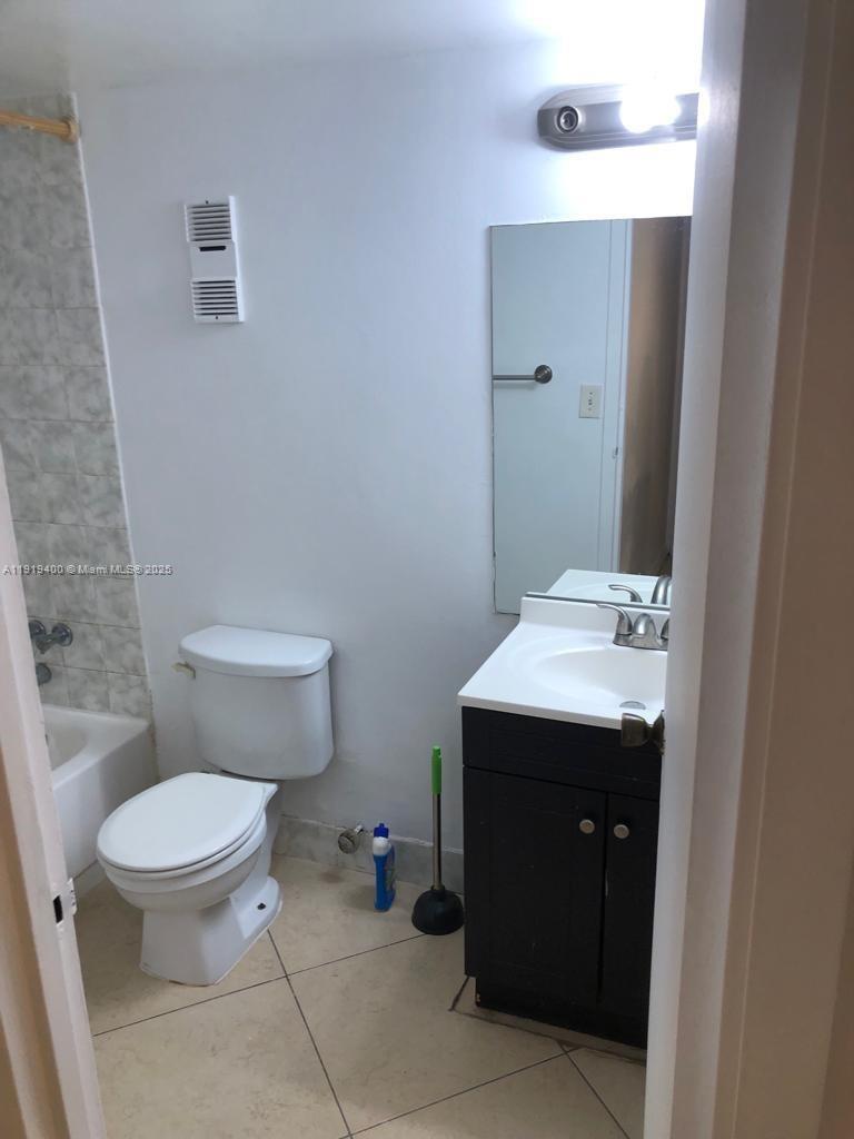 North Miami Beach Condo: 16950 West Dixie Highway