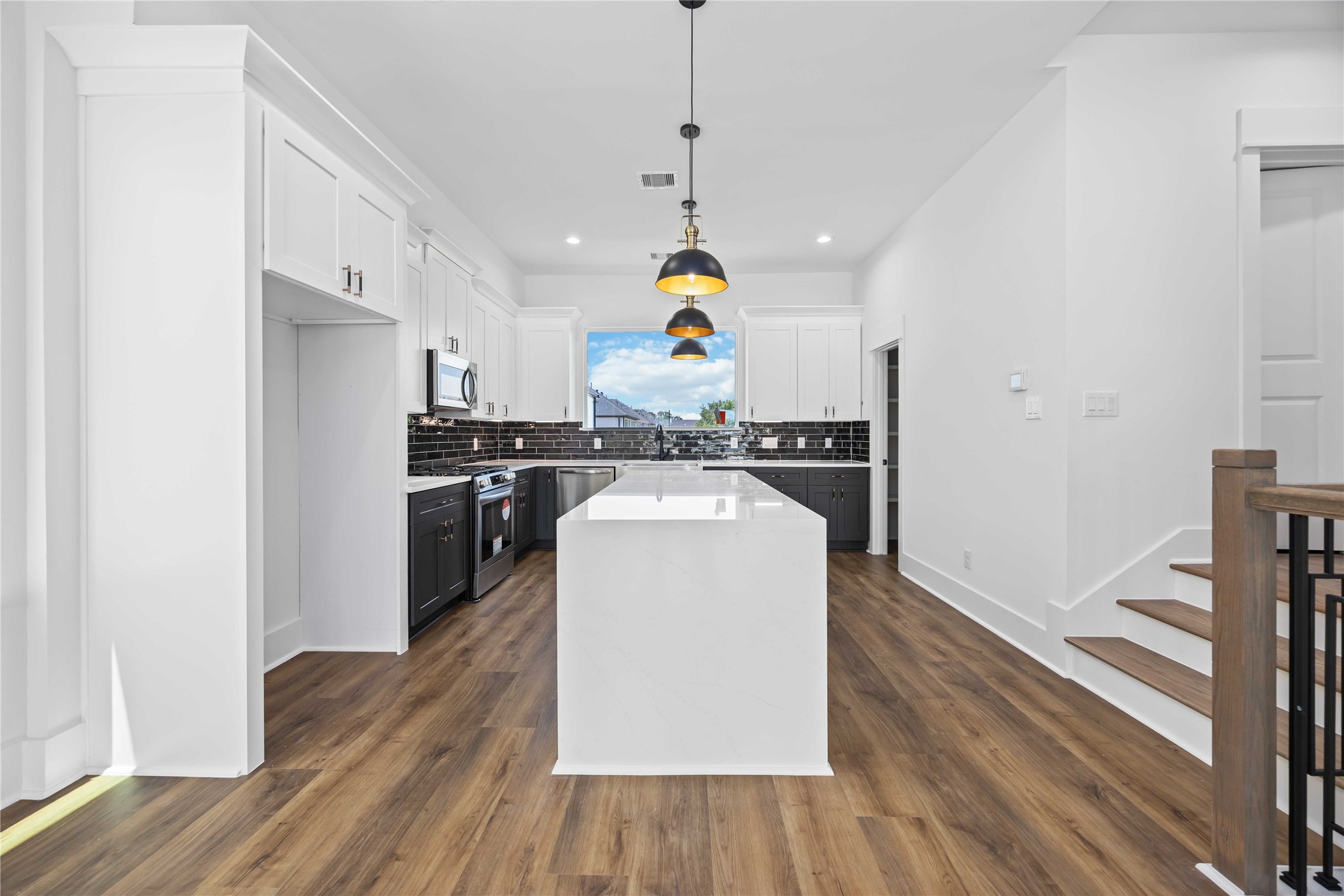 Houston Condo: 1935 Knoll Square Drive