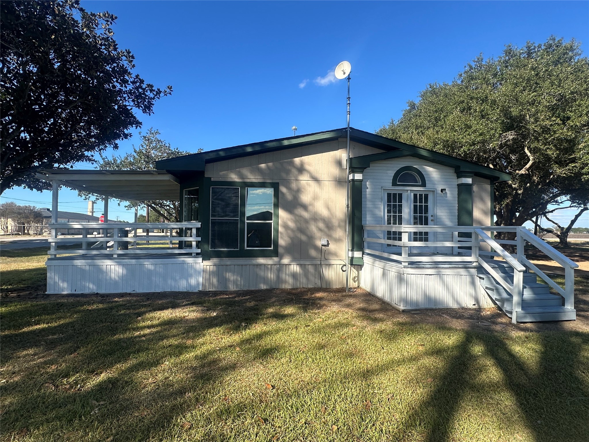 Wallis Condo: 536 Sabine Street