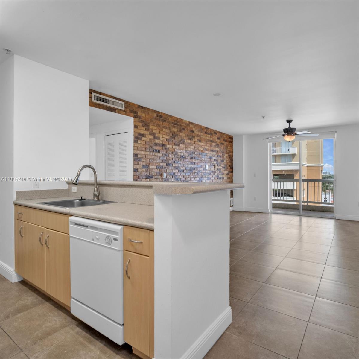 Miami Condo: 2400 Southwest 27th Avenue