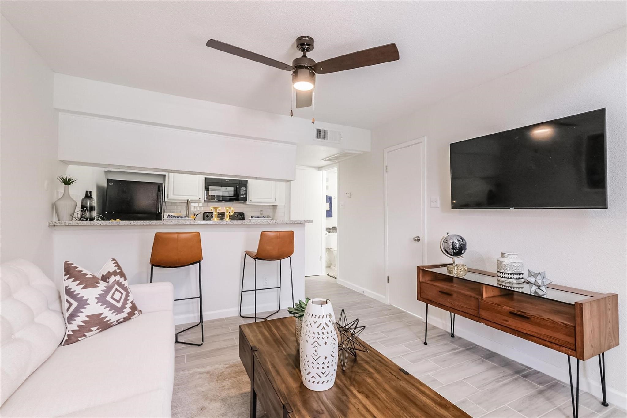 Houston Condo: 8162 Richmond Avenue