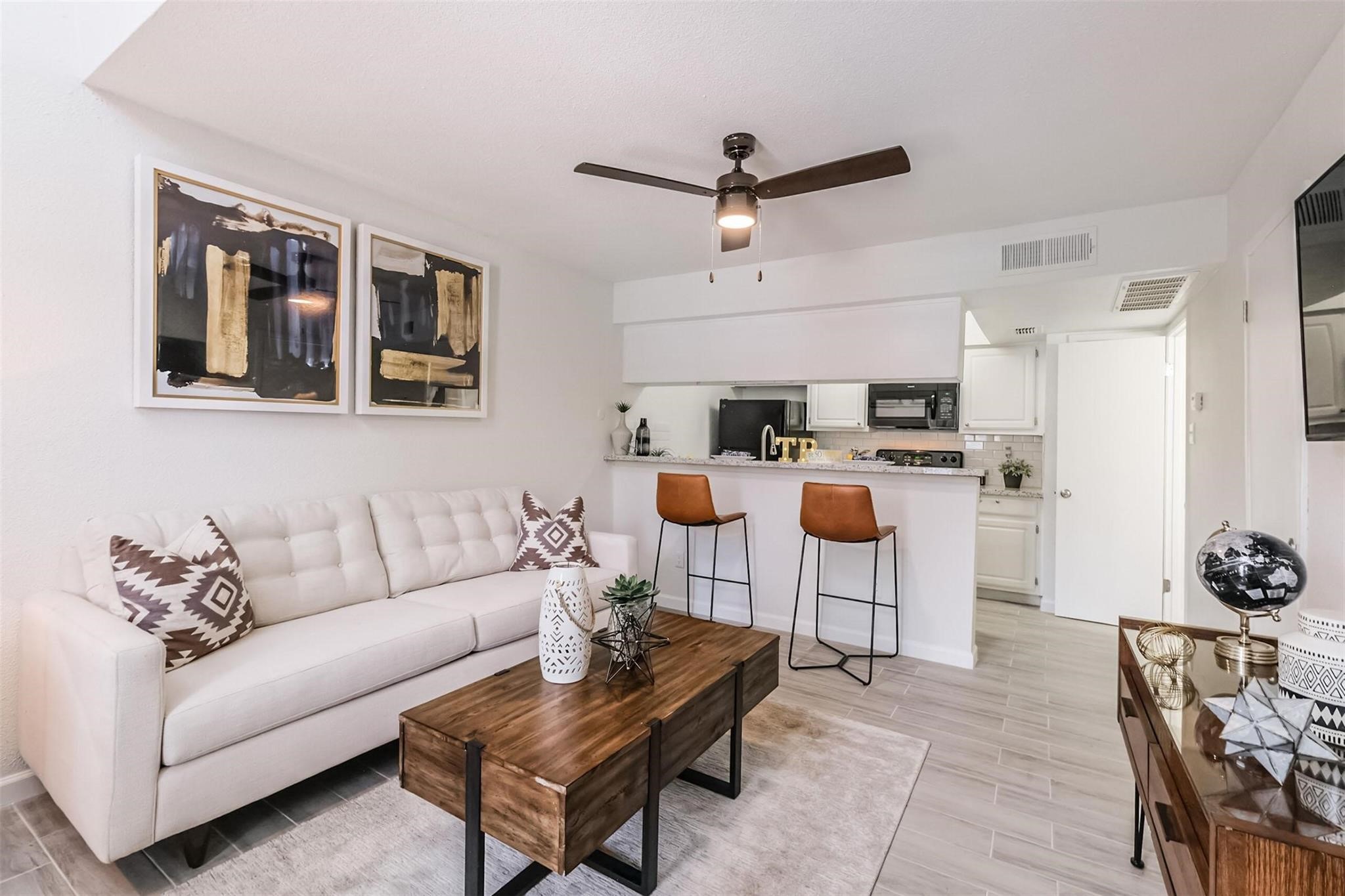 Houston Condo: 8162 Richmond Avenue