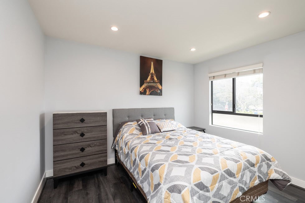 Los Angeles Condo: 2651 South Hobart Boulevard