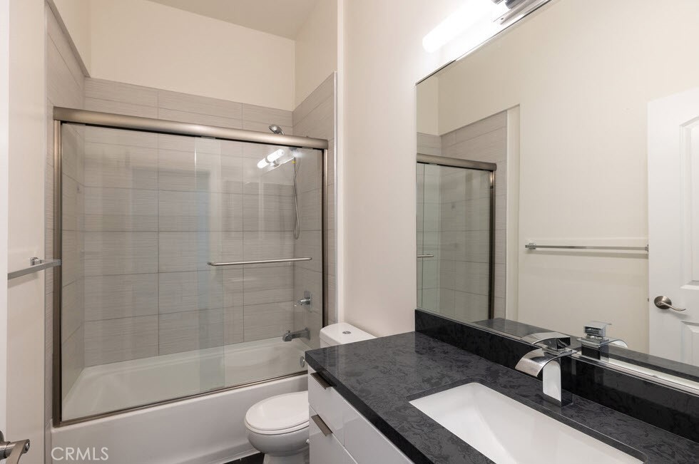 Los Angeles Condo: 2651 South Hobart Boulevard