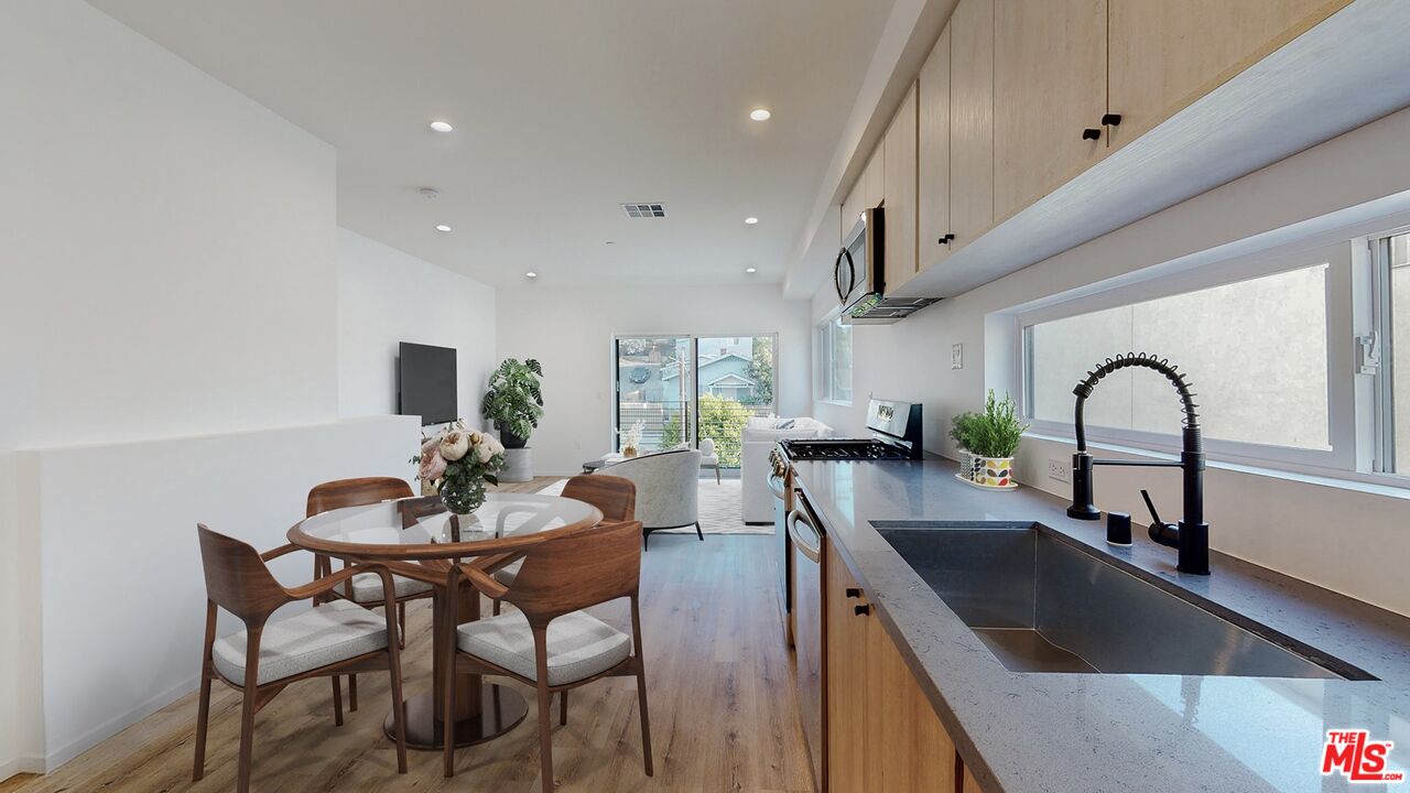 Los Angeles Condo: 3820 Mont Clair Street