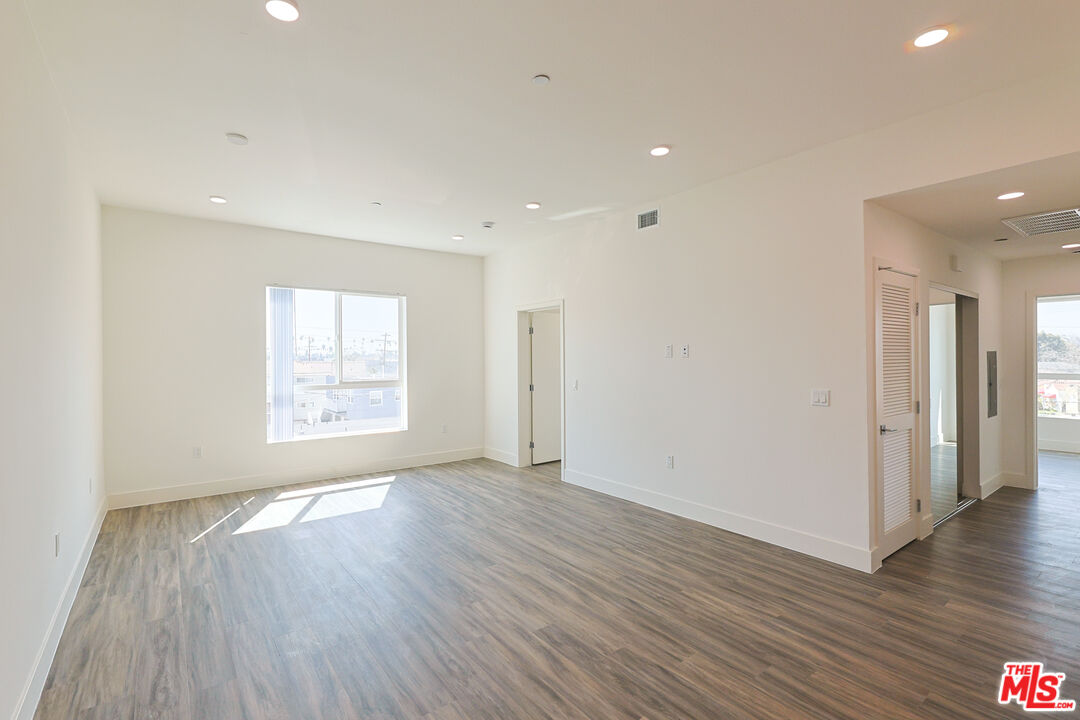 Los Angeles Condo: 4000 Mont Clair Street