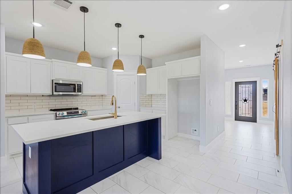 Anna Condo: 2355 County Road 376