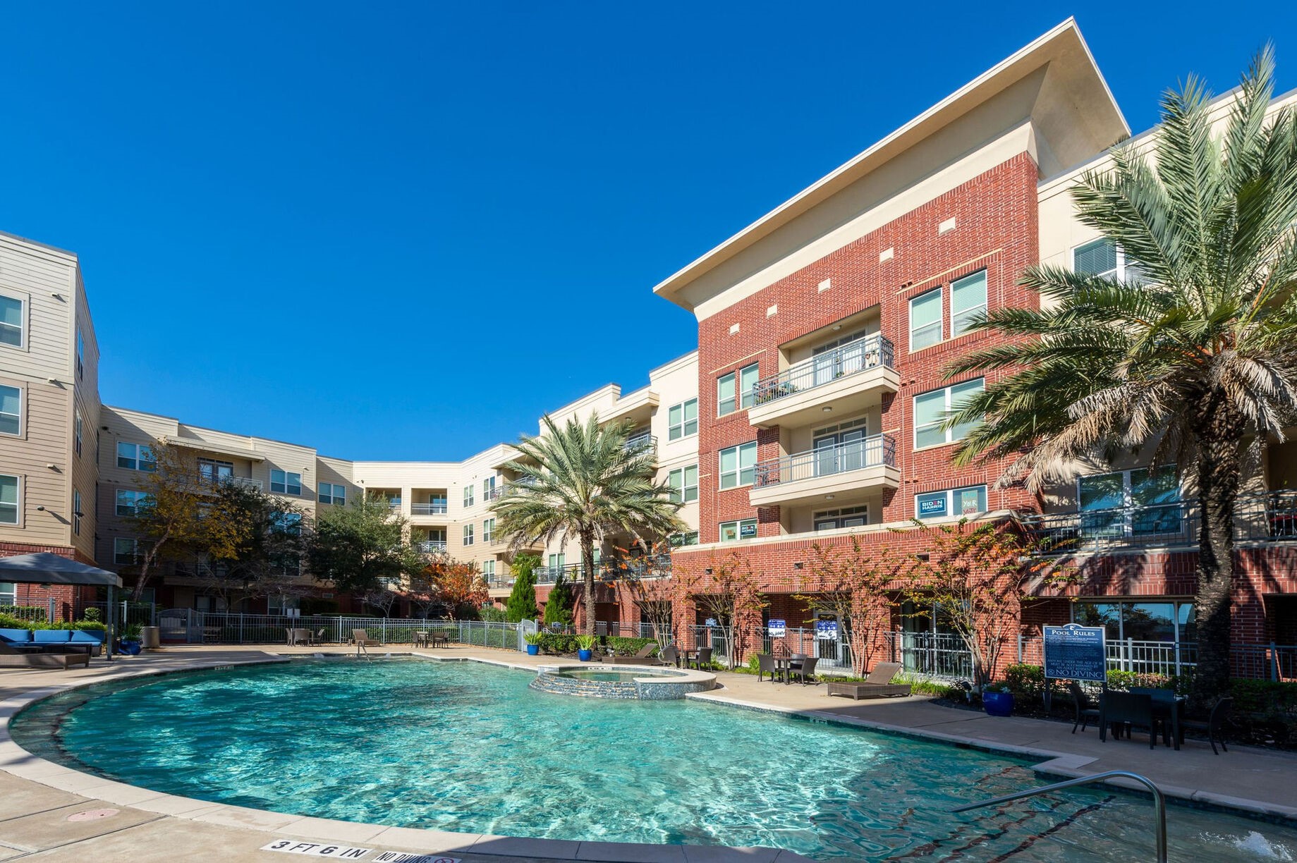 Houston Condo: 8877 Lakes At 610 Drive