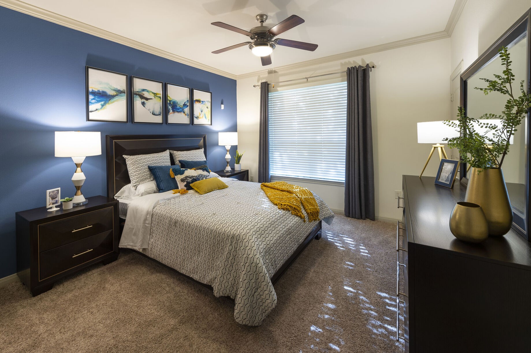 Houston Condo: 8877 Lakes At 610 Drive