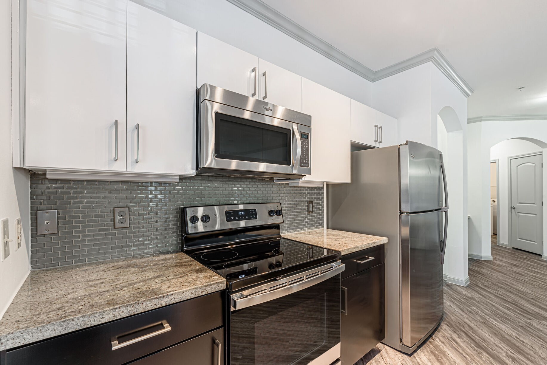 Houston Condo: 8877 Lakes At 610 Drive