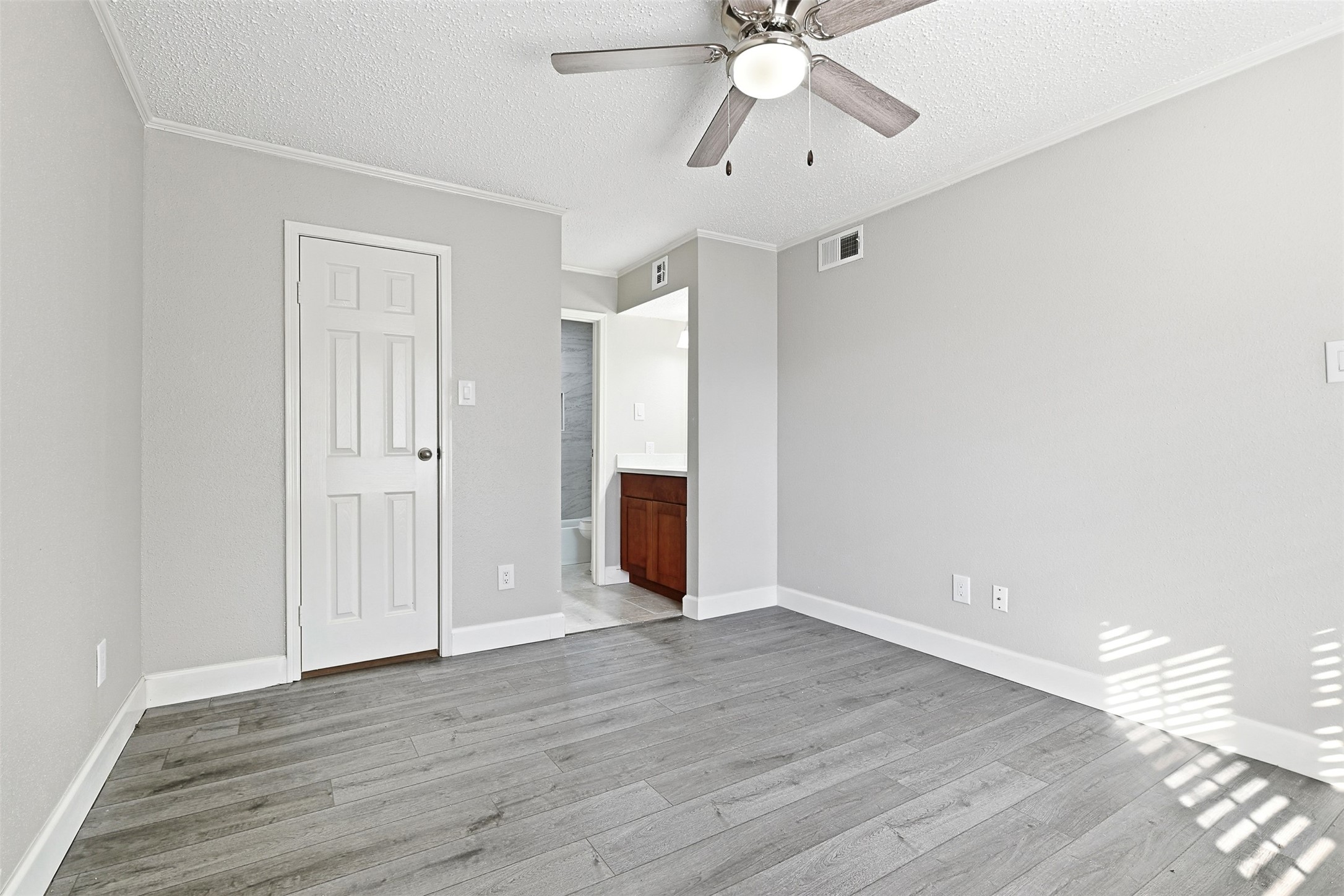 Houston Condo: 2750 Holly Hall Street