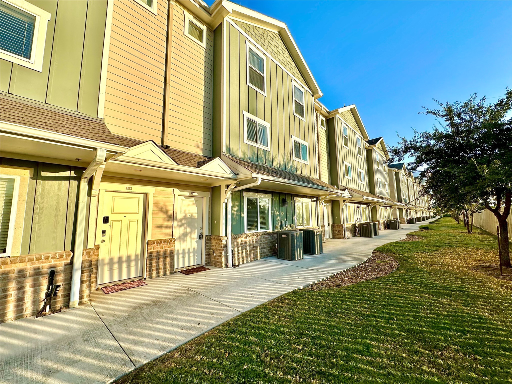 Spring Condo: 21155 Gosling Road