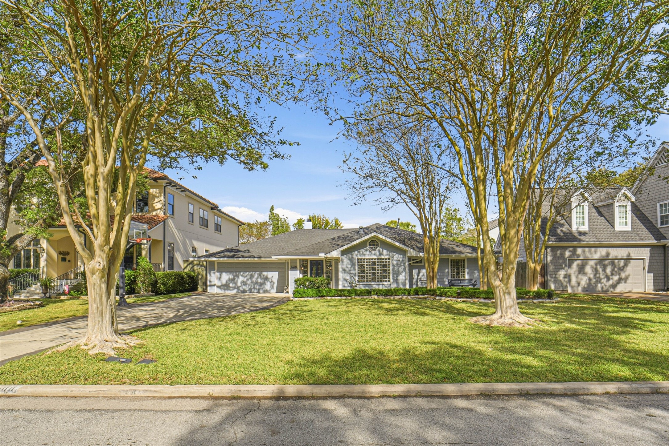 Bellaire Condo: 4600 Huisache Street