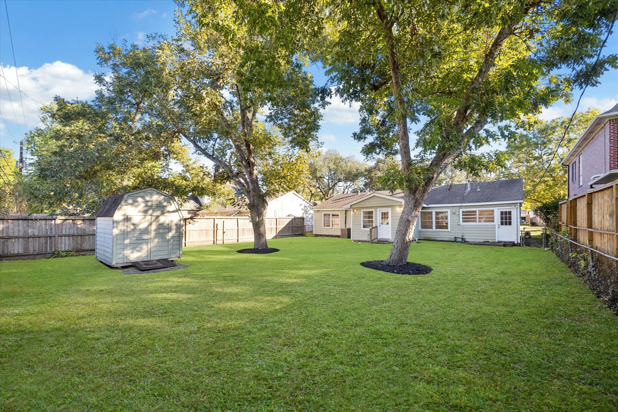 Bellaire Condo: 5122 Locust Street