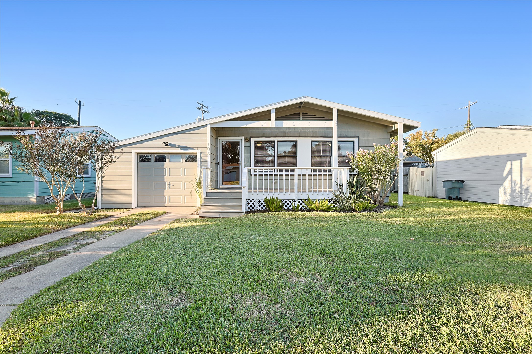 Galveston Condo: 106 Trout Avenue