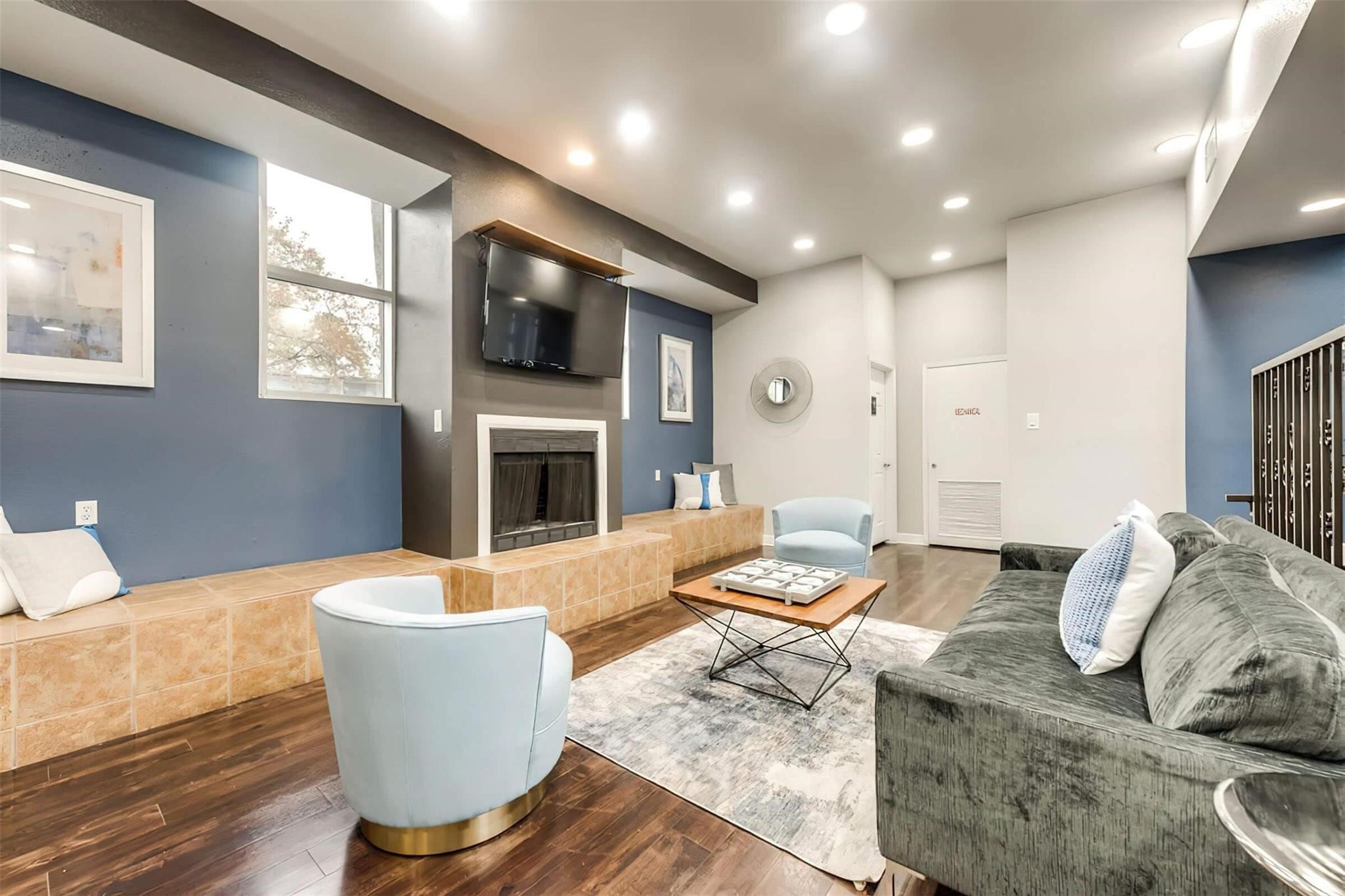 Houston Condo: 8162 Richmond Avenue