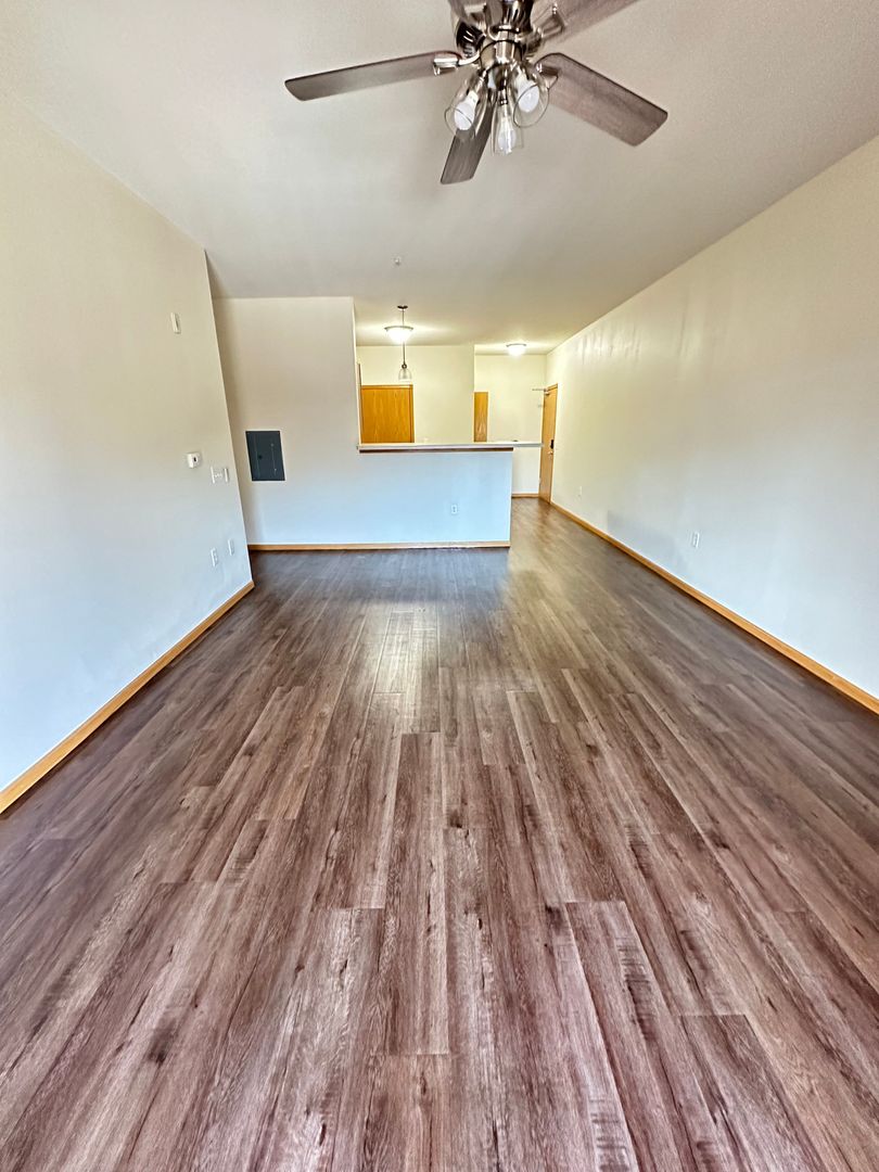 Baraboo Apartment: 915 Ellis Ave