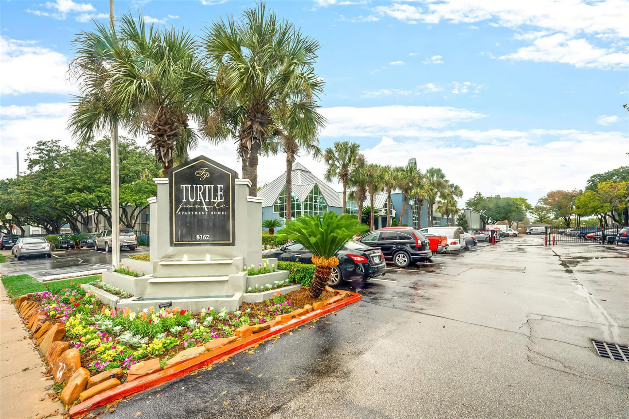 Houston Condo: 8162 Richmond Avenue