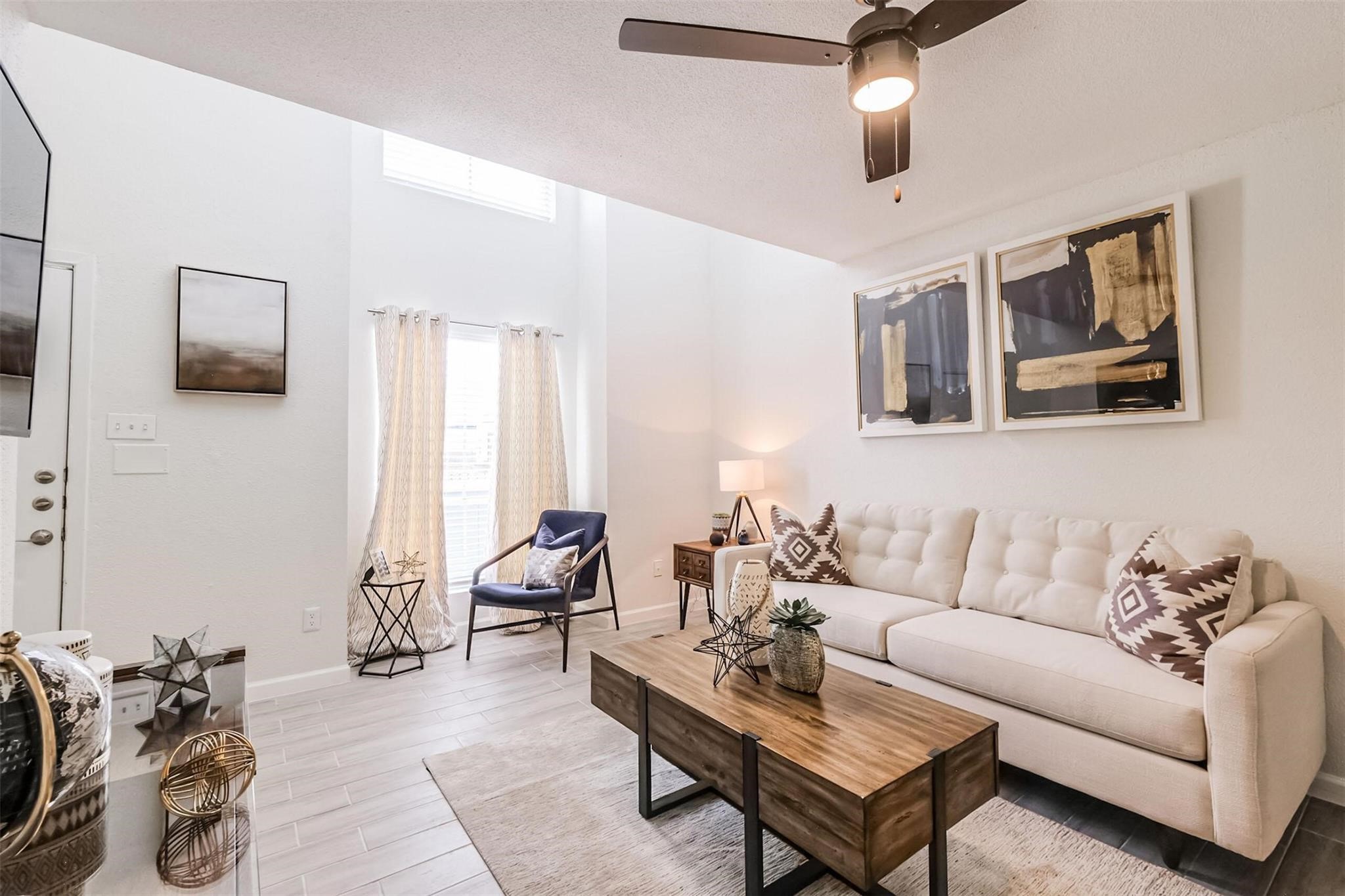 Houston Condo: 8162 Richmond Avenue