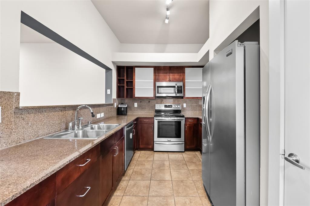 The Colony Condo: 6927 Sumner Street